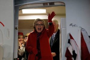 U.S. Democratic presidential nominee Hillary Clinton waves from the door of her campaign plane to the crowd of campaign volunteers and workers who gathered to greet her at the airport in White Plains, New York, U.S. November 8, 2016.  REUTERS/Brian Snyder