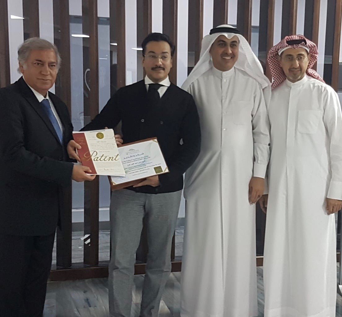 طبيب كويتي يحصل على براءة اختراع عن جهاز يسهل إجراء العمليات الجراحية