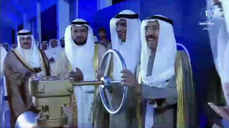 سمو الأمير يطلق إشارة البدء بتصدير أول شحنة من النفط الكويتي الخفيف