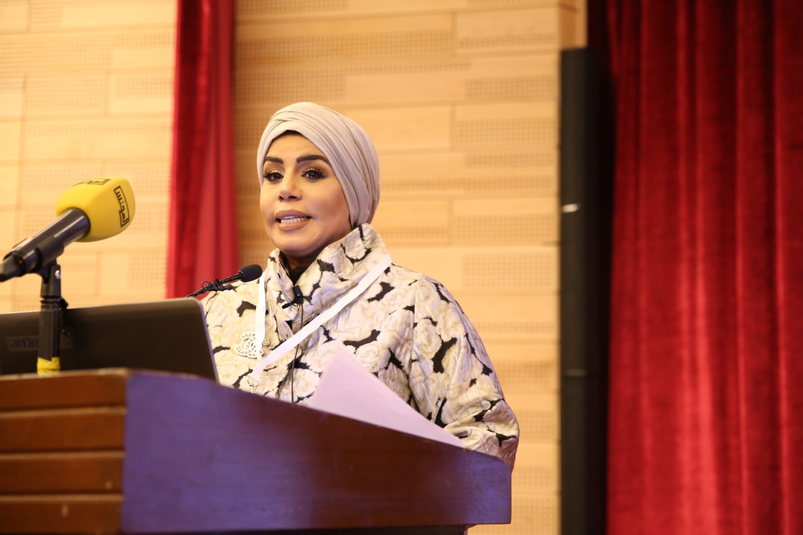 إعلامية كويتية تطالب بوزارة للسعادة