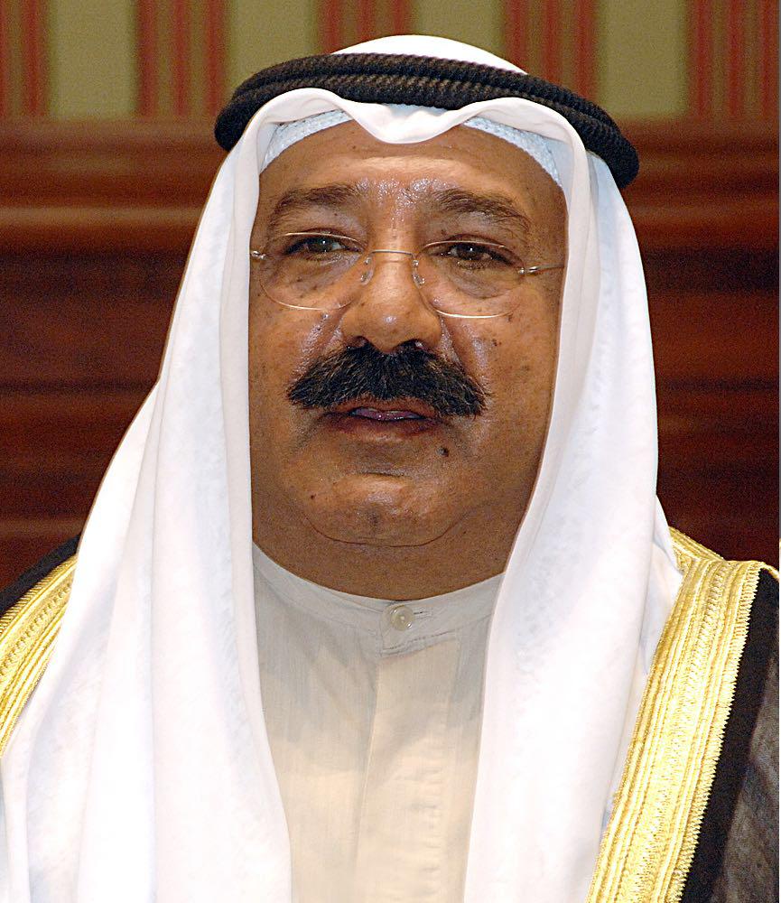 النائب الأول وزير الدفاع الكويتي يعتذر عن استقبال المهنئين بسبب حالة الطقس