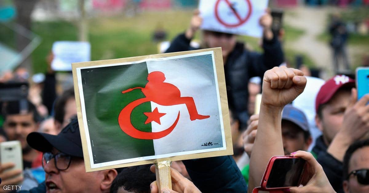 رسميا.. حملة بوتفليقة &ldquo;الغائب&rdquo; تودع أرواق ترشحه