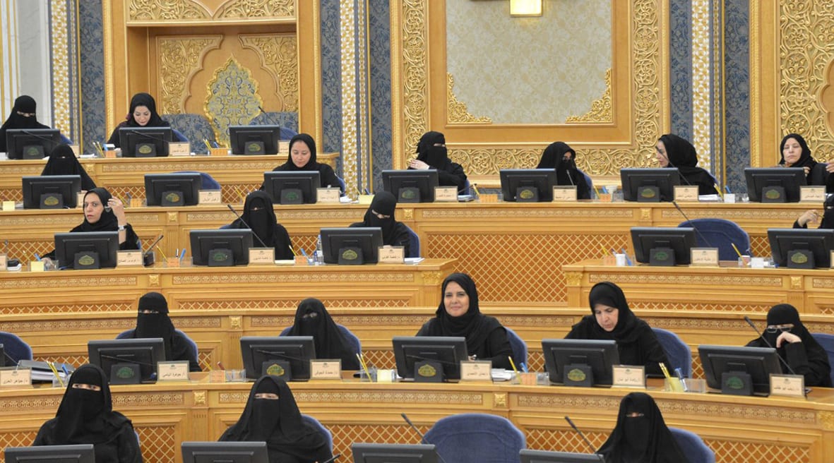 السعودية تمنع زواج من هم أقل من 15 عاماً
