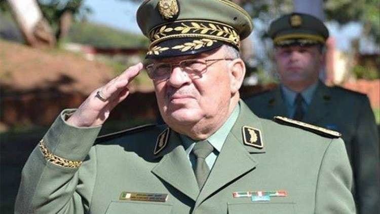 رئيس الأركان الجزائري يدعو إلى تطبيق المادة 102 من الدستور القاضية بإعلان شغور منصب الرئاسة