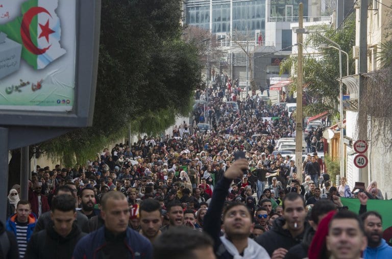 بيان للمعارضة الجزائرية يدعو لمواصلة الحراك الشعبي حتى الاستجابة لمطالبه