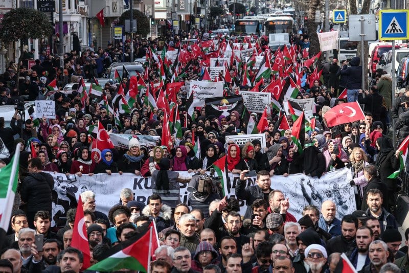 تركيا .. مسيرة &ldquo;كلنا مريم&rdquo; تطالب بالدفاع عن حقوق نساء فلسطين