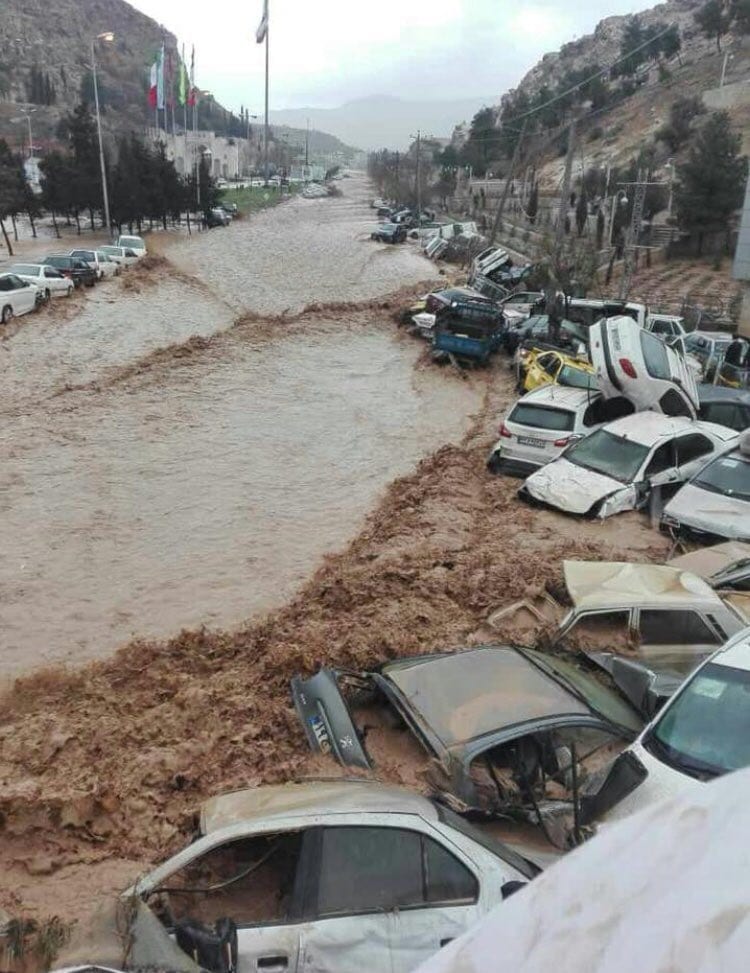 ارتفاع ضحايا السيول في &ldquo;شيراز&rdquo; الايرانية الى 19 قتيلا