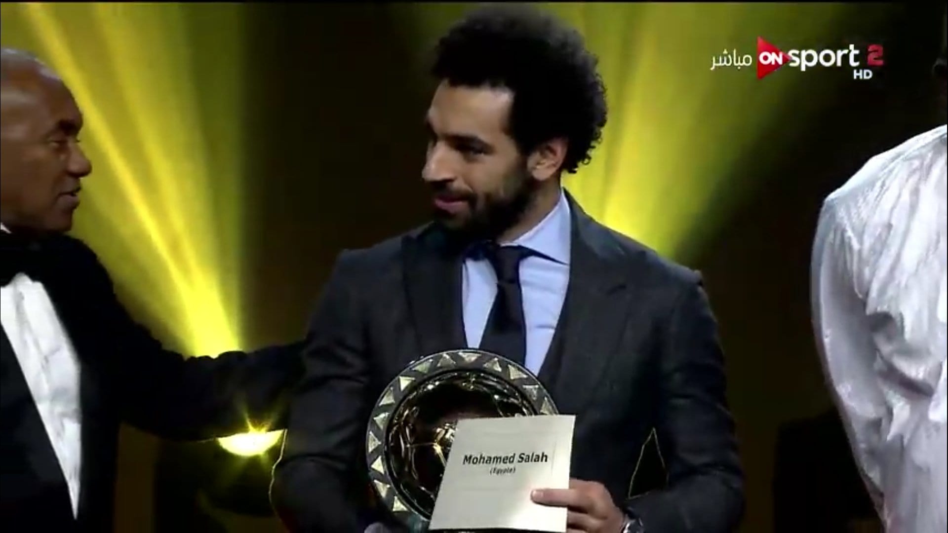 صلاح يتوج بجائزة أفضل لاعب إفريقي للمرة الثانية