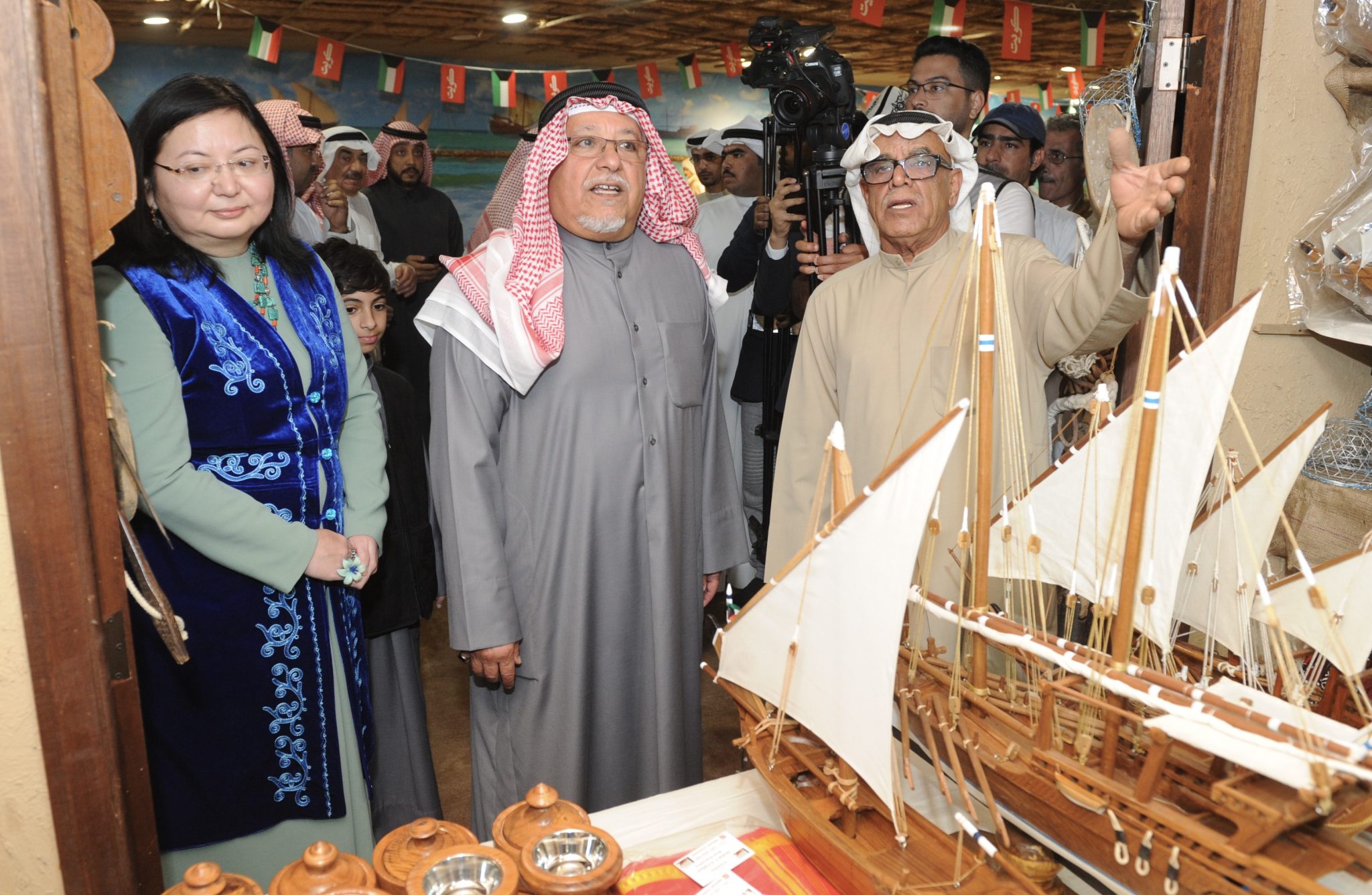 افتتاح مهرجان الموروث الشعبي الخليجي في قرية (صباح الأحمد) التراثية